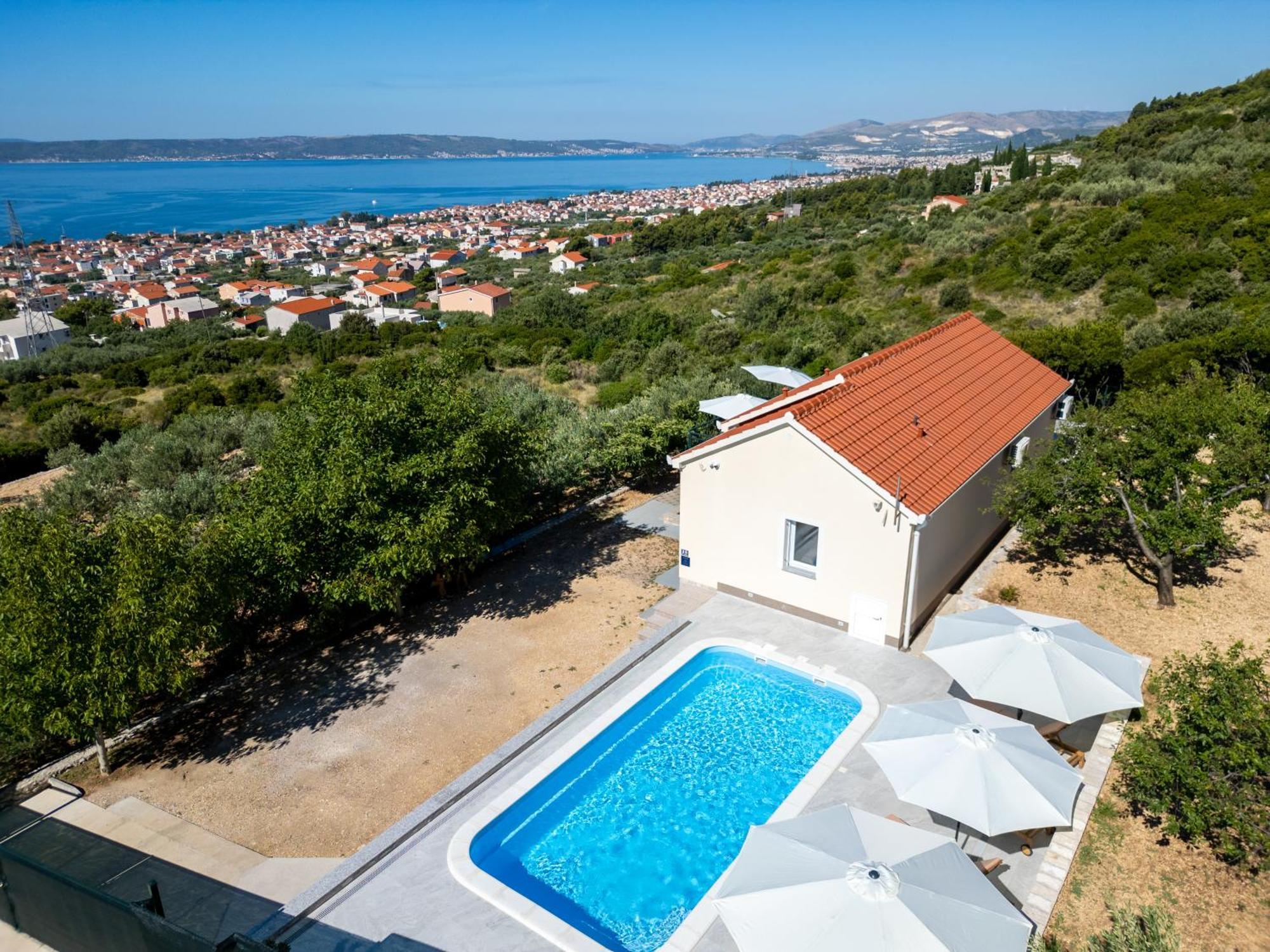 Private Villa Golden Hour With A View Of Split Area Kastel Sucurac Экстерьер фото