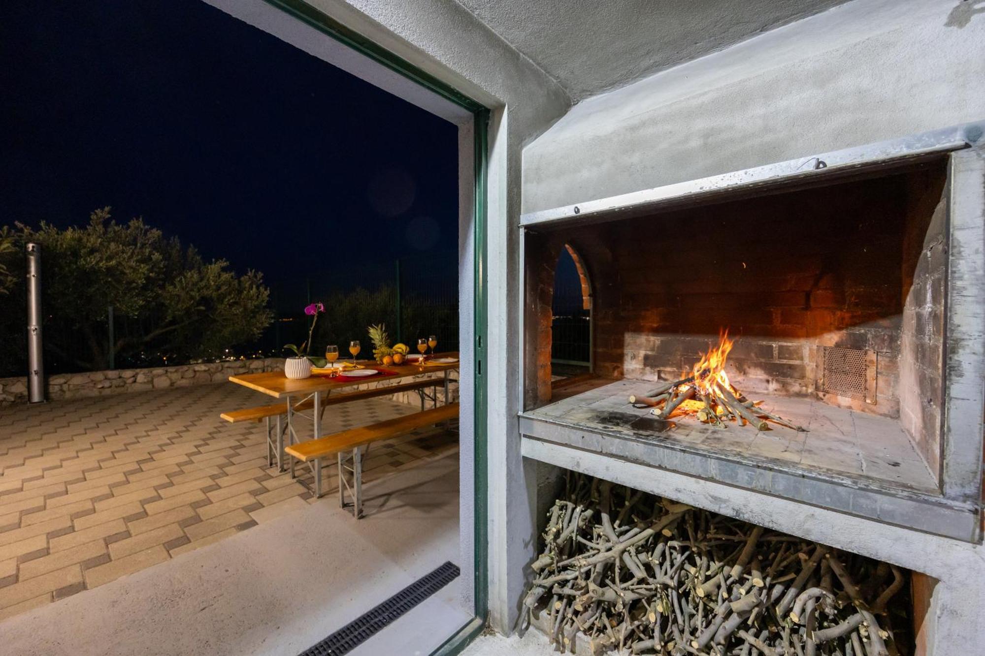 Private Villa Golden Hour With A View Of Split Area Kastel Sucurac Экстерьер фото