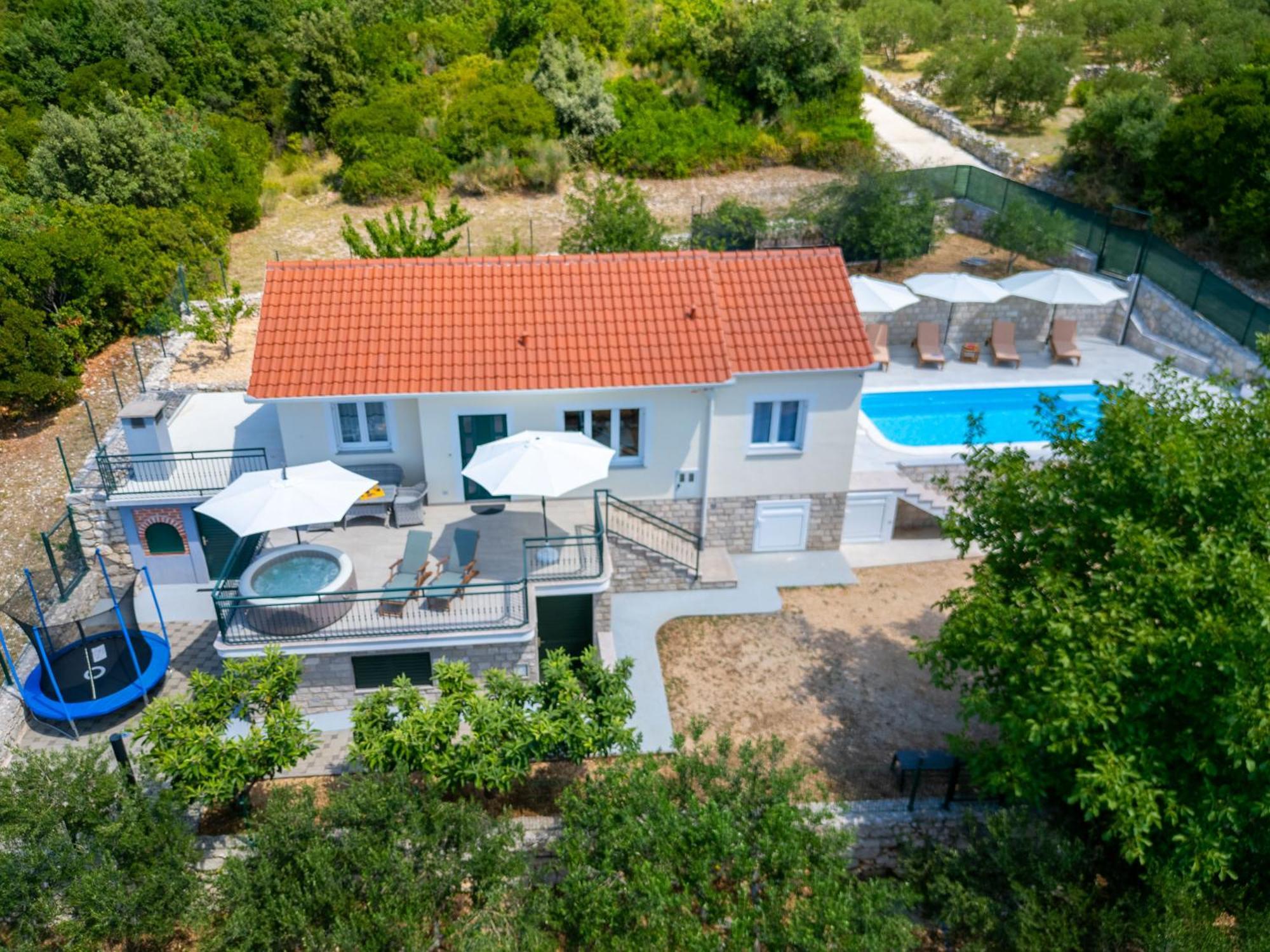 Private Villa Golden Hour With A View Of Split Area Kastel Sucurac Экстерьер фото