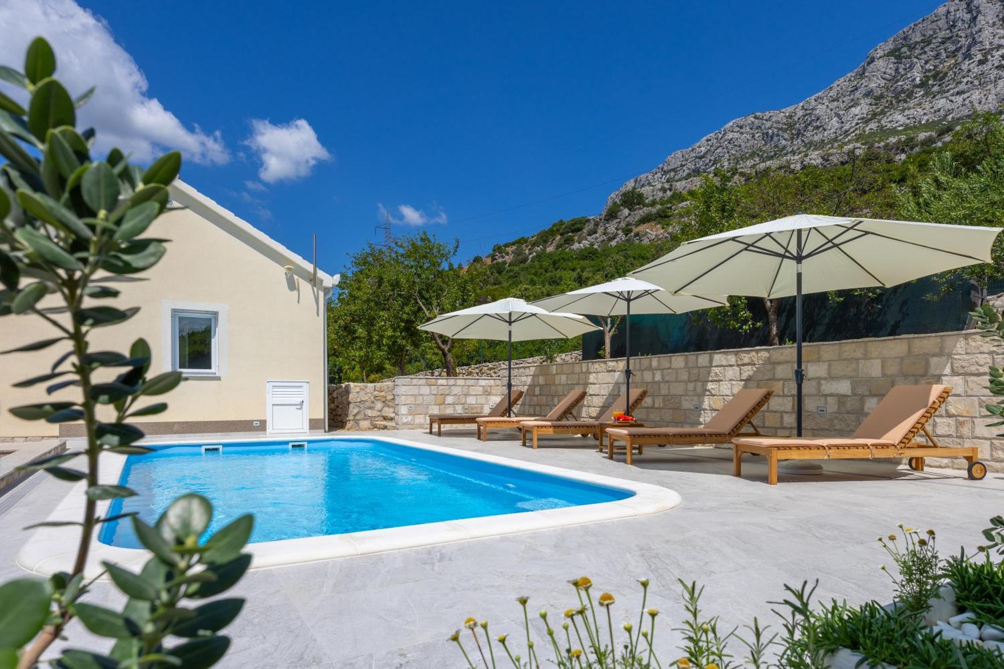 Private Villa Golden Hour With A View Of Split Area Kastel Sucurac Экстерьер фото