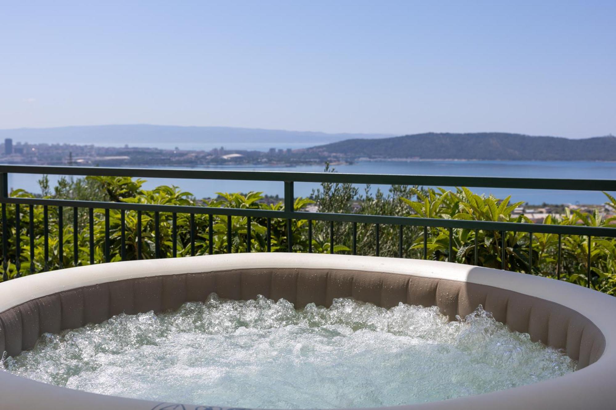 Private Villa Golden Hour With A View Of Split Area Kastel Sucurac Экстерьер фото