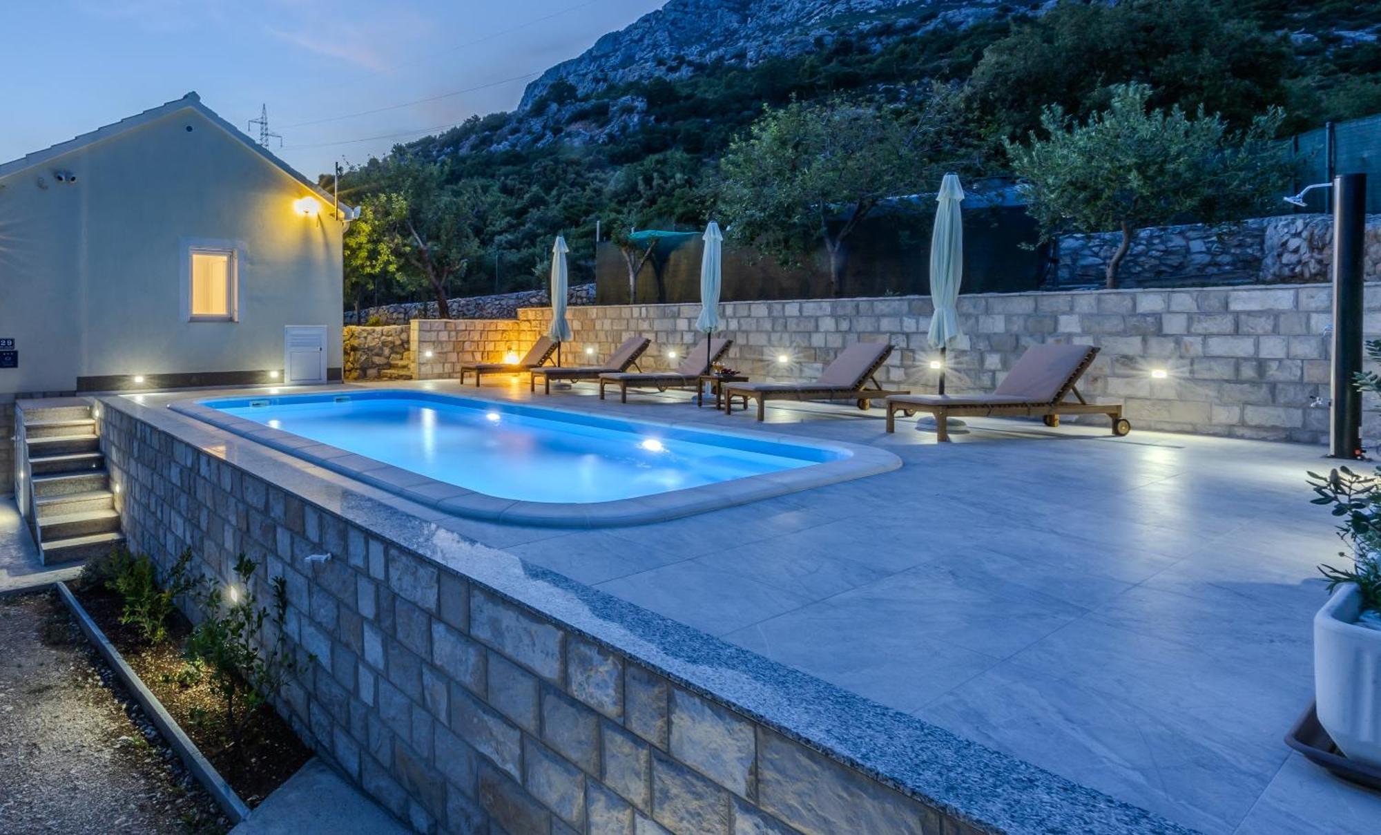 Private Villa Golden Hour With A View Of Split Area Kastel Sucurac Экстерьер фото